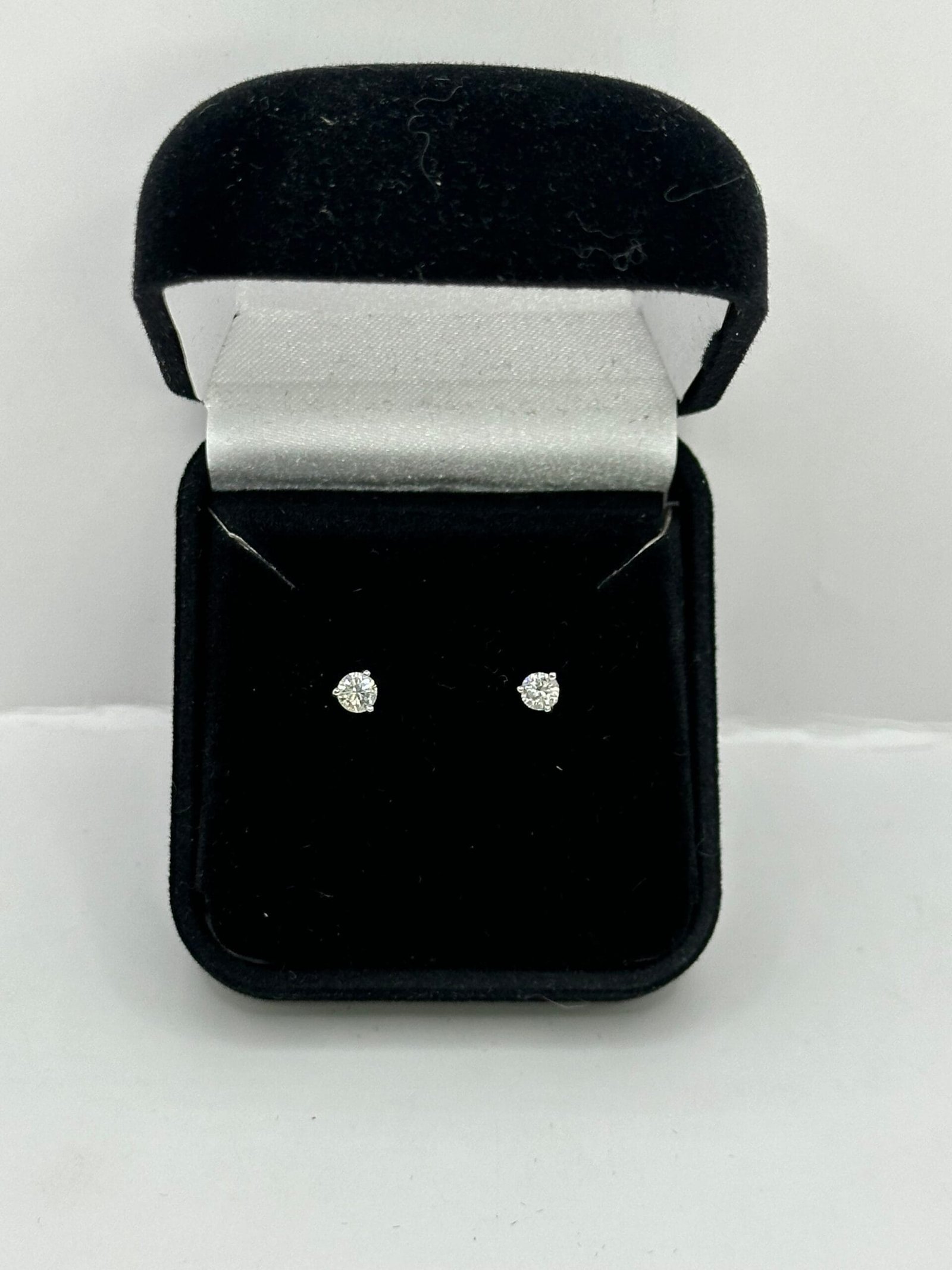 Oro blanco y Diamantes